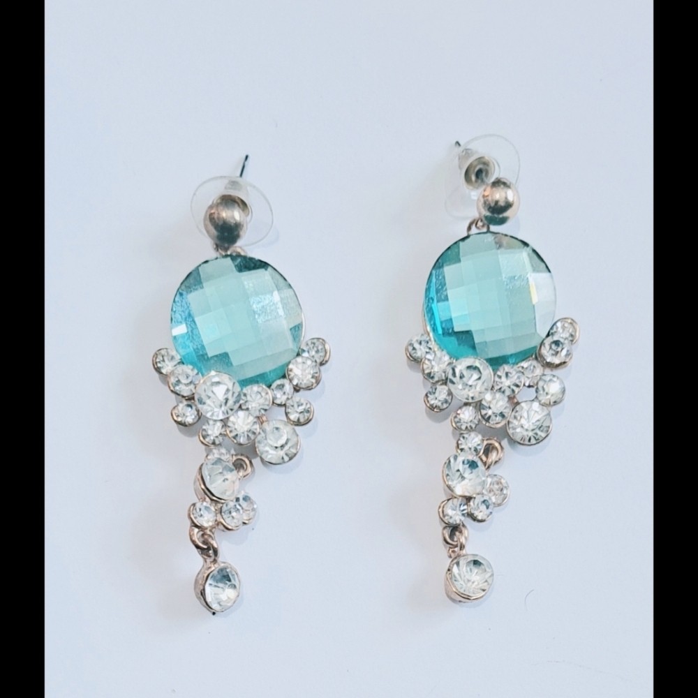 Brand NEW Vintage Style Earrings